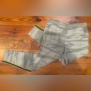 Z Supply Camo Joggers Size Medium